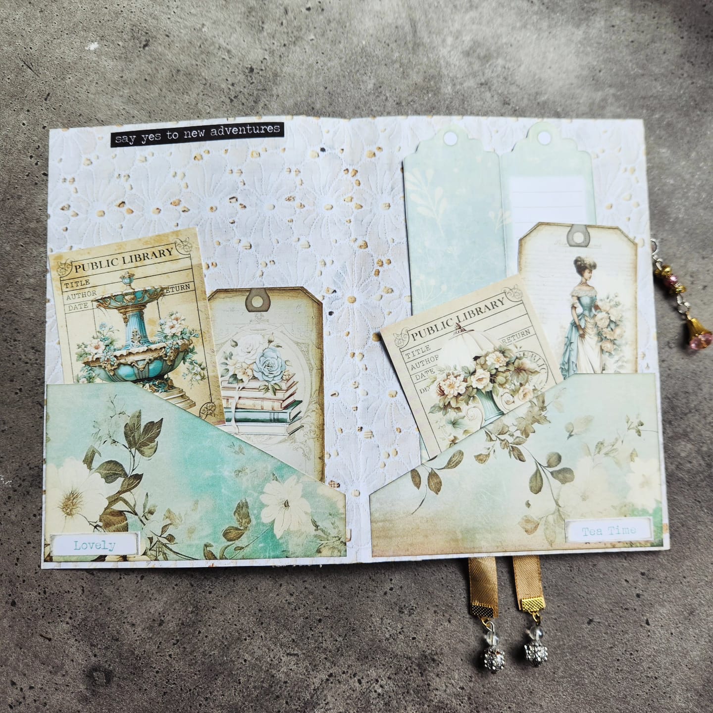 PAPILLON FLORAL SCRAPBOOK