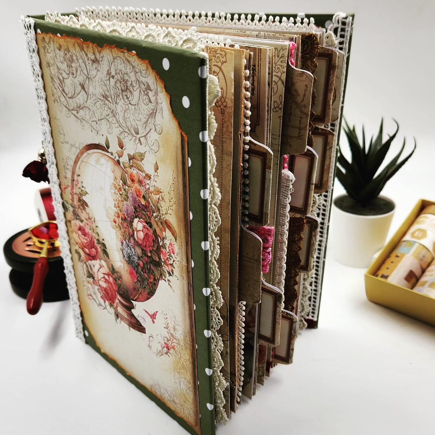 SHABBY TRAVEL SCRAPBOOK